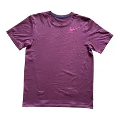 ⭐️Nike ⭐️ワインレッド Tシャツ「今の季節にぴったり」