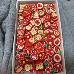 激安在庫処分‼️約4円/赤いデコレーションパーツ約204個セット　ハンドメイド素材