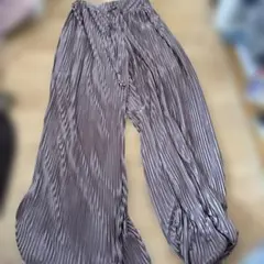 レディース　プリーツ素材　ズボンFサイズ　パープル