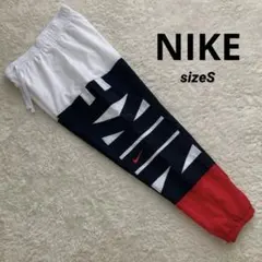 美品！NIKEナイキ　ナイロン　ジョガーパンツ