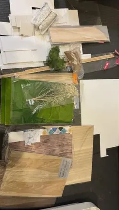 모델 소재