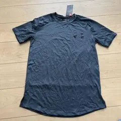 【新品】アンダーアーマー トレーニングシャツ　SM グレー