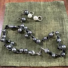 パールピアス２個セットとハンドメイドネックレス