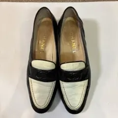 CHANEL エナメルレザー　ローファーのサムネイル