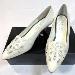 新品 LANVIN ランバン パンプス 花柄カットワーク オフホワイトのサムネイル