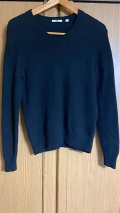 ユニクロ　黒 Vネックニット サイズS