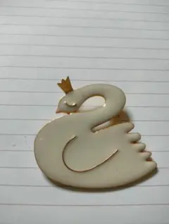 白鳥デザイン ブローチ ホワイト/ゴールド