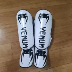 Venum レガース Sサイズ ホワイト/ブラック
