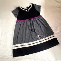 アルベロベロ刺繍 ブタさんロウソク半袖ひざ丈ワンピース　襟元ビーズ刺繍