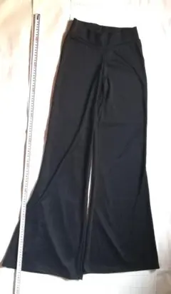 フレアパンツ　黒　ウエスト64〜70cm