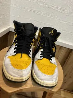 NIKE AIR JORDAN 1 MID