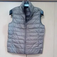 ユニクロ　ウルトラライトダウン　ベスト 　ブラウン 　レディース