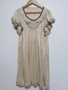 未使用franche lippee 刺繍 半袖ワンピース ベージュのサムネイル
