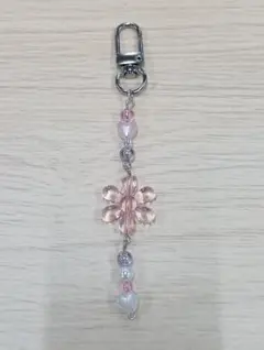 97【ハンドメイド】ぷっくりハートとお花のビーズチャーム / ピンク×紫