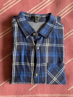 青と白のチェック柄 長袖シャツ