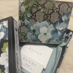 GUCCI フラワーパターン 二つ折り財布