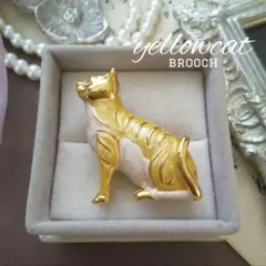 猫 イエロー キャット ブローチ 虎猫 cat ネコ アニマル エナメル トラ