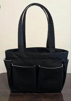 肩掛け出来ます　デコレクションズの生地で作ったポケットいっぱいトートバッグ