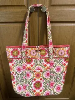 vera bradley 花柄キルティングトートバッグ　ランチバッグセット 新品未使用タグ付き】Vera Bradley 花柄キルティングトートバッグ