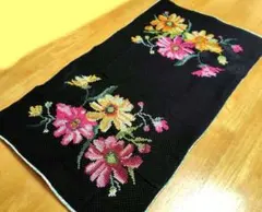 クロスステッチ完成品　レトロな花模様　テーブルセンター/タペストリー