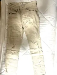 ベージュダメージ風パンツ