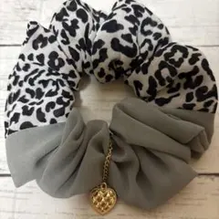 《ちーちゃん様専用》newハンドメイドシュシュ レオパ×ライトグレー