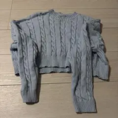 ライトブルー ケーブル編み クロップドニット