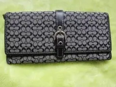 COACH コーチ 長財布 小銭入れ有 シグネチャー柄 黒 美品【中古】