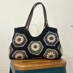 ハンドメイドグラニーバッグ モチーフ編み黒と多色 六角形デザイン