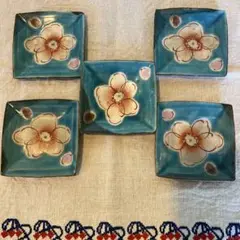 《新品，未使用》　花柄の豆皿　（5枚セット）