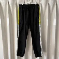 ナイロンパンツ白