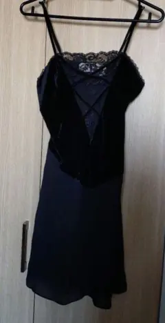 黒いベルベットキャミソール