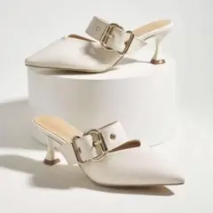 シーイン　ベージュ　ヒールデザインサンダル