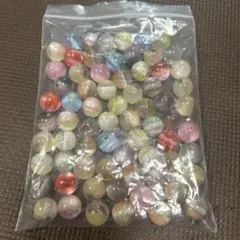 ハンドメードパーツ　16㍉ラメ入り多彩なグリッター仕上げビーズ約100個