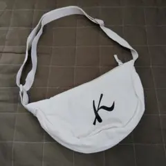 【新品】Kロゴ入り　ラウンドミニショルダーバック　ホワイトのサムネイル