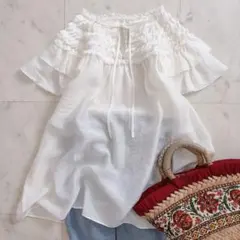 美品　ルルウィルビー　フリルネックリボンブラウスシルク混のサムネイル