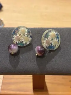 押し花とラメのレジンピアス