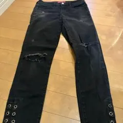 GUESS ブラック スキニーデニム
