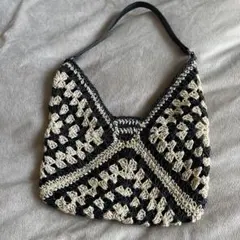 グラニースクエア ショルダーバッグ 黒とベージュ