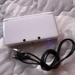 ニンテンドー3DS ホワイト 本体 充電ケーブル付