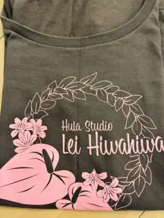 Hula Studio Lei Hiwahiwa Tシャツ