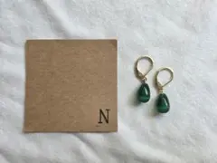 ドロップ型グリーンカラークォーツピアス　イヤリング　ハンドメイドピアス