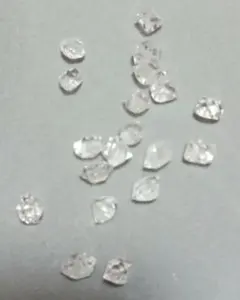 希少 NY 産 ハーキマーダイヤモンド　原石穴あき　２０個　4～8㎜