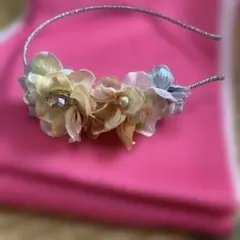 花飾り付きヘアバンド