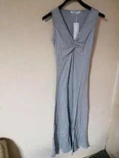 Vネック　ロングマキシ丈ワンピース　Sサイズ　未使用品