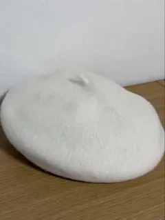 ベレー帽白