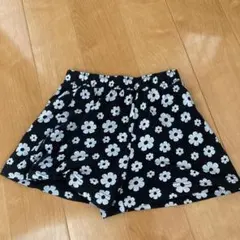 キュロットスカート パンツ　花柄　ブラック　グレー　120 キッズ　ショート