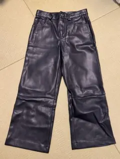 キッズ　ZARA 黒 レザー風 ロングパンツ サイズ7 122㎝