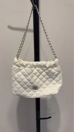GYDA（ジェイダ）DOUBLE QUILTING チェーントートバッグ　白のサムネイル