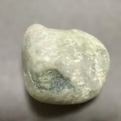 11 糸魚川翡翠 天然石 翡翠 原石 観賞用 21g